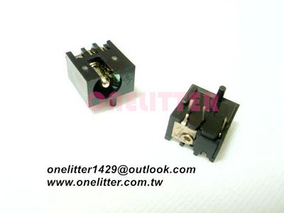 2058A  半面DC座2.5孔